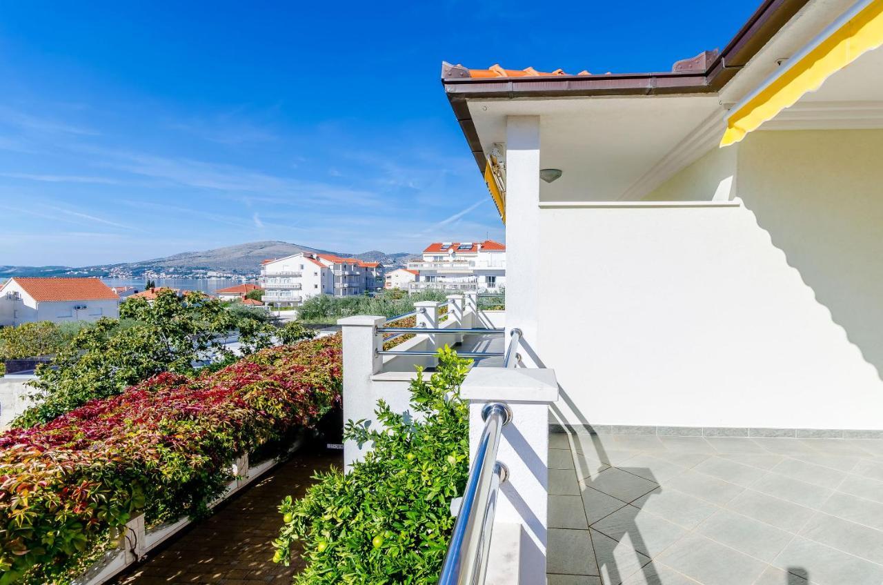 Apartments Palm Tree Трогир Экстерьер фото