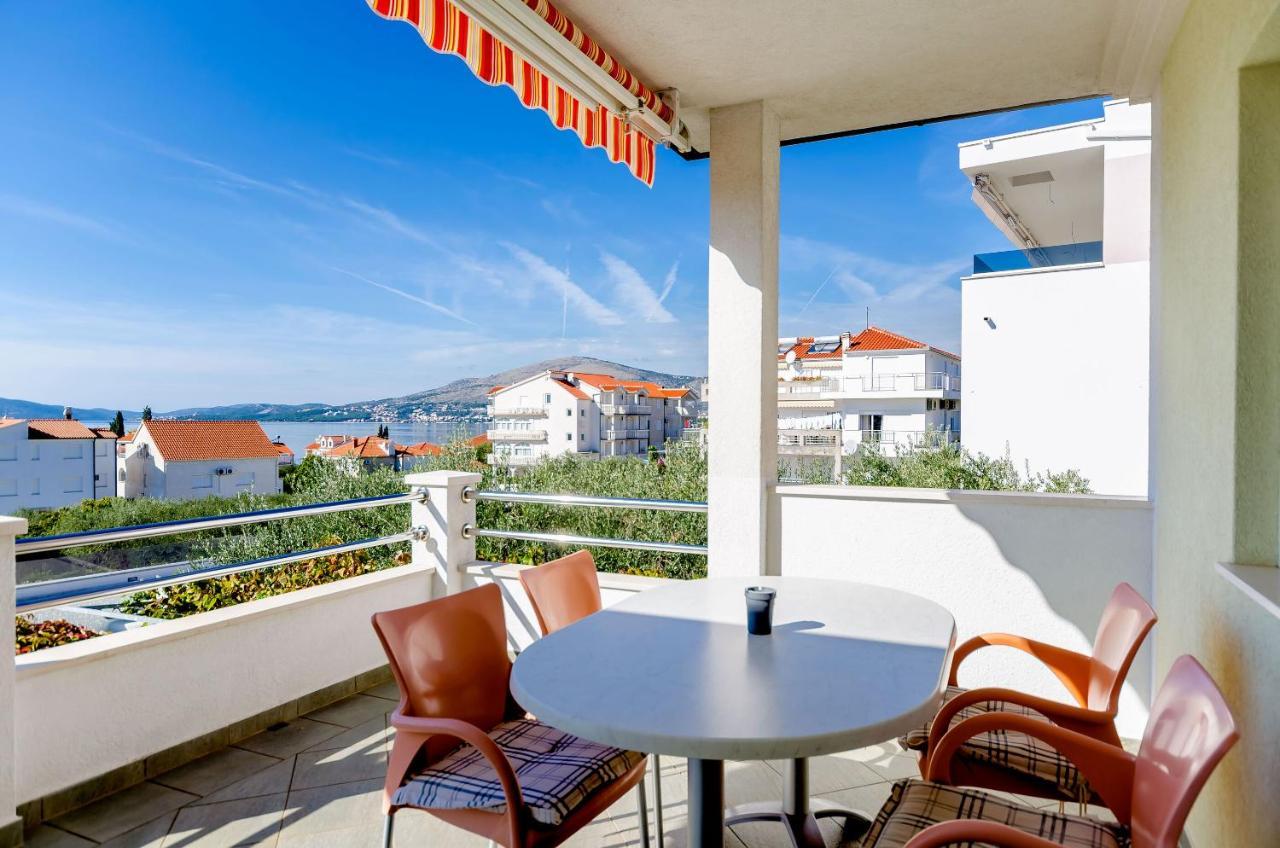 Apartments Palm Tree Трогир Экстерьер фото