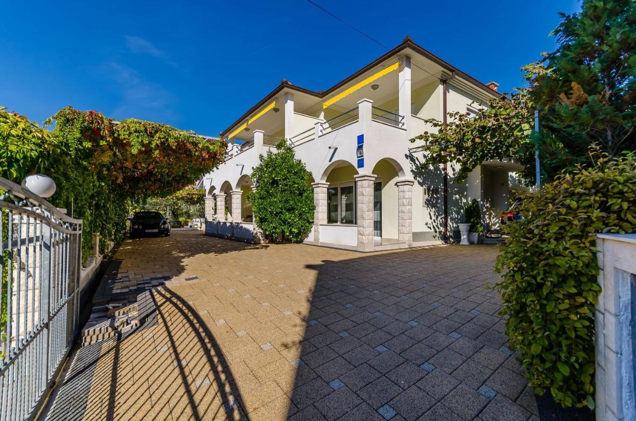 Apartments Palm Tree Трогир Экстерьер фото